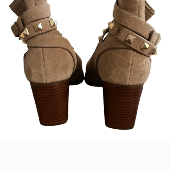 Steve Madden Booties Womems Size 6 Tan Suede Ankle Studded Strap Pointed Toe - Picture 3 of 6